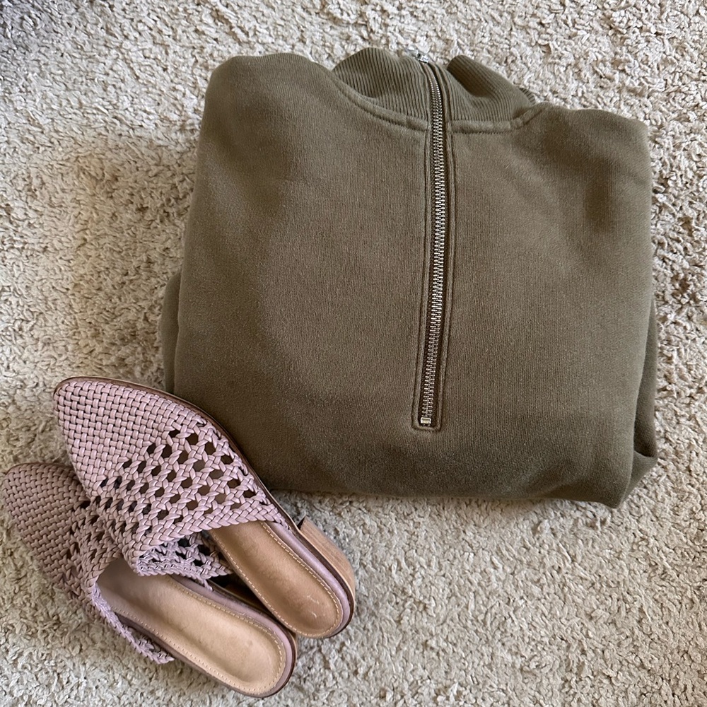 Everlane Taupe/Green Sweatshirt